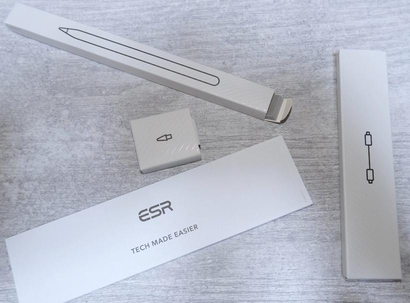 ESR Geo デジタルペンシルの箱と付属品の箱